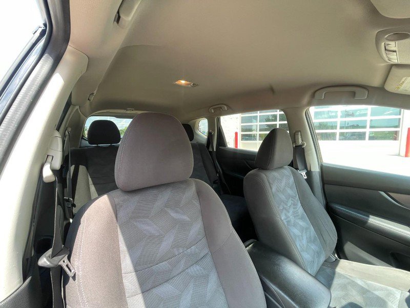 Used 2016 Nissan Rogue SV w/ SV Premium Package AWD/4WD image 11