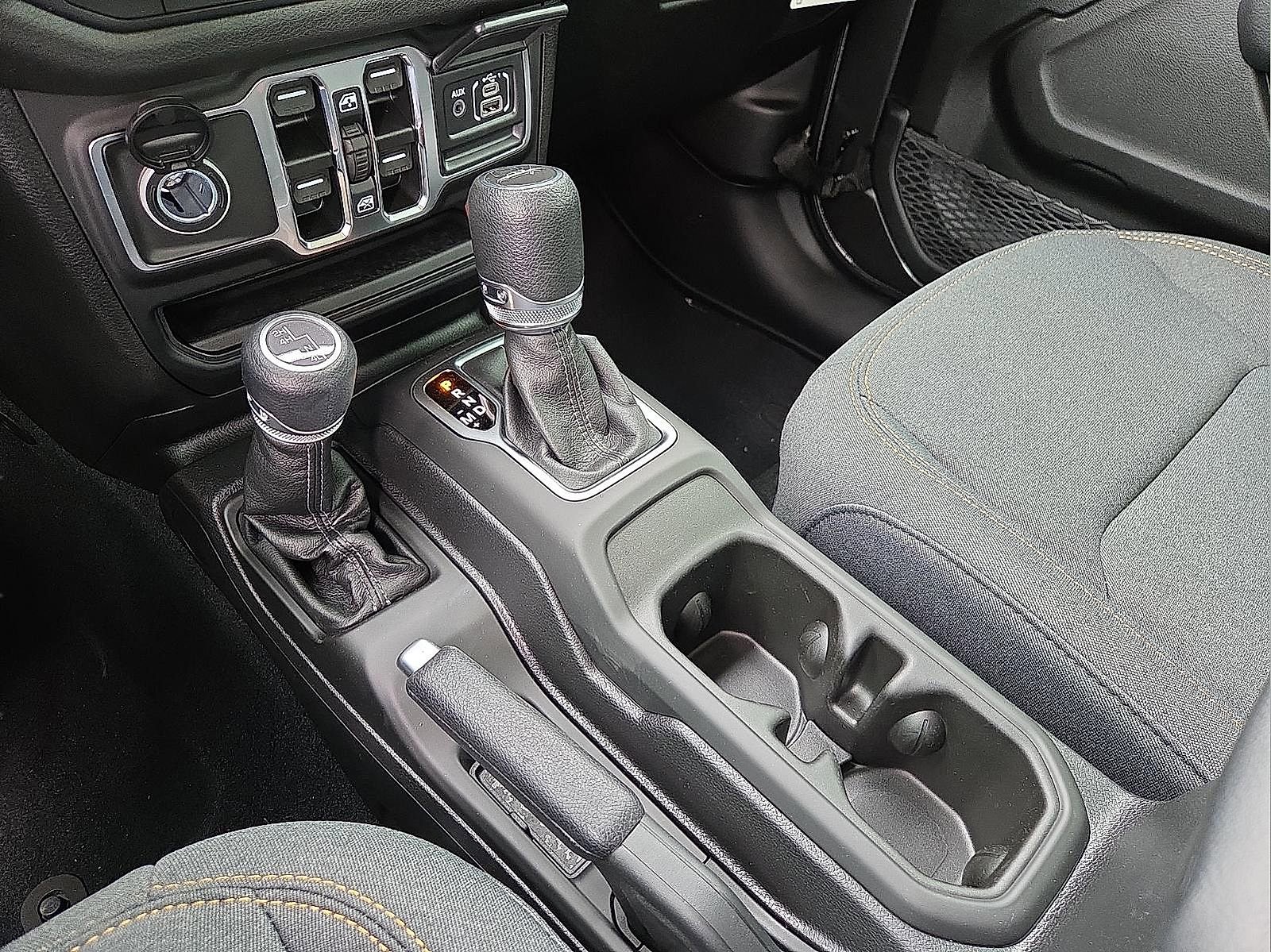 New 2025 Jeep Gladiator Sport image 25