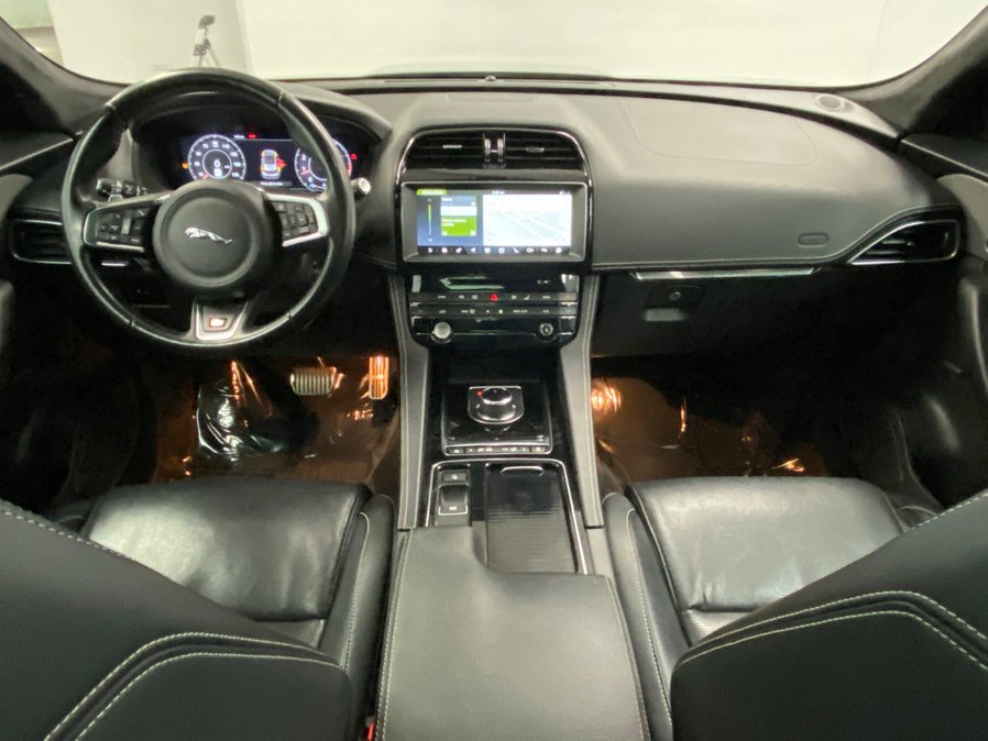 Used 2019 Jaguar F-PACE S image 27