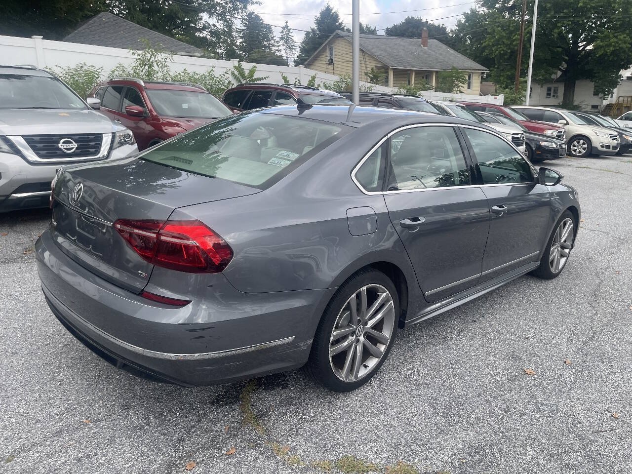 Used 2017 Volkswagen Passat 1.8T R-Line FWD image 5