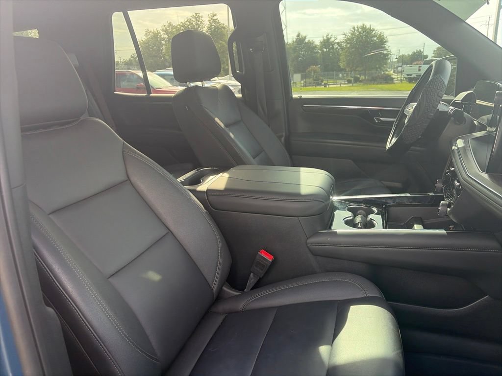 Used 2025 Chevrolet Tahoe LT RWD image 11