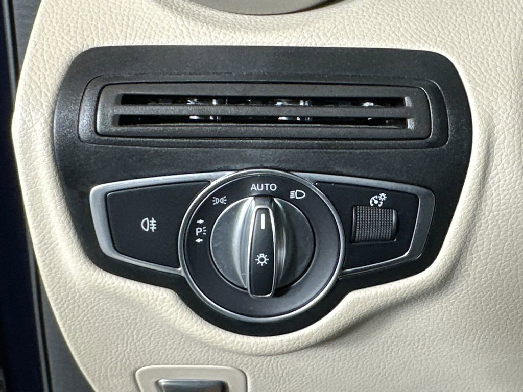 Used 2022 Mercedes-Benz GLC 300 w/ Premium Package Lite image 34