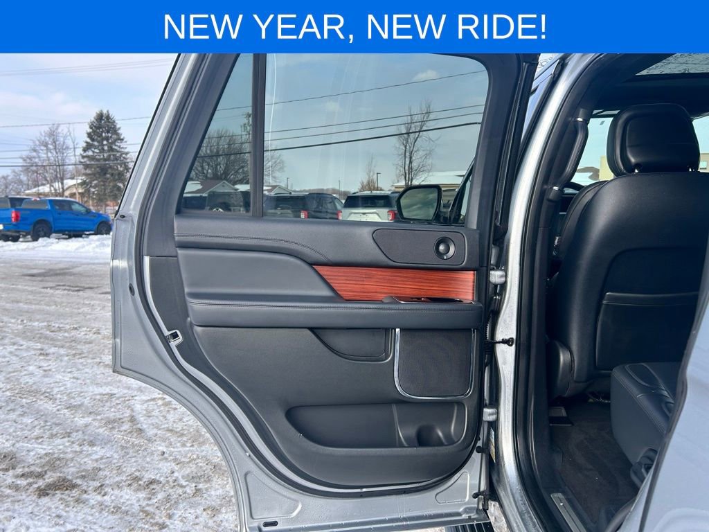 Used 2024 Lincoln Navigator Premiere image 17