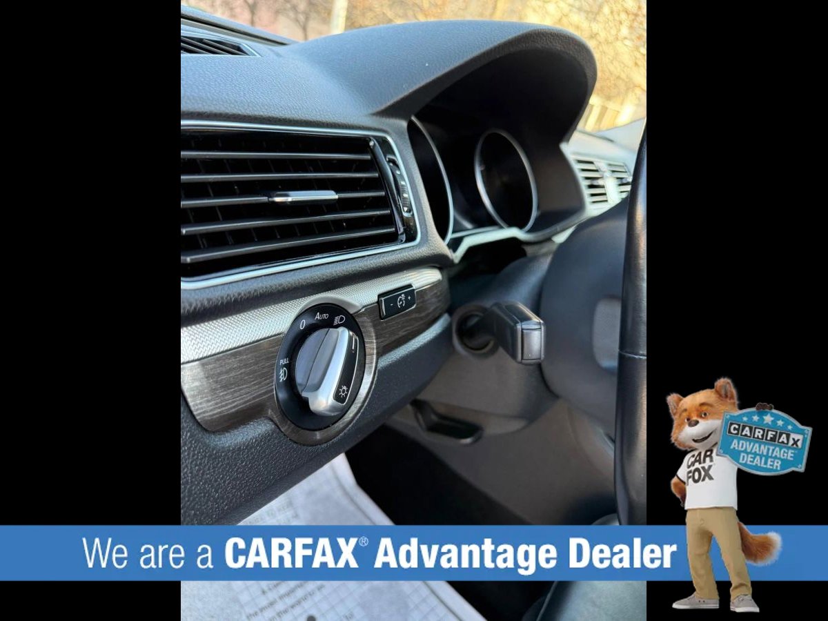 Used 2017 Volkswagen Passat 1.8T SEL Premium image 30