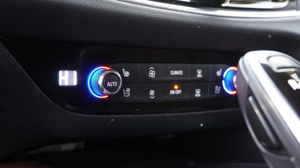 Used 2020 Buick Enclave Avenir w/ Avenir Technology Package image 39