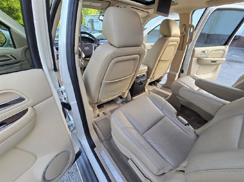 Used 2013 Cadillac Escalade ESV Luxury RWD image 22