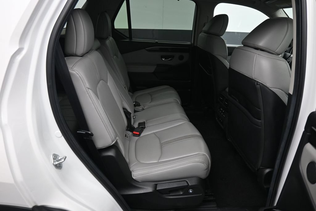 Certified 2024 Honda Pilot Touring image 28