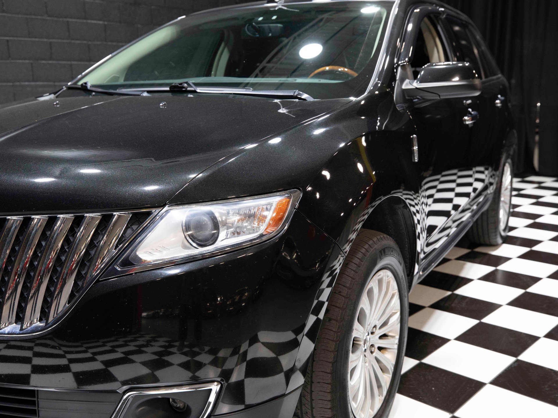 Used 2014 Lincoln MKX AWD w/ Olive Ash Wood Package image 8