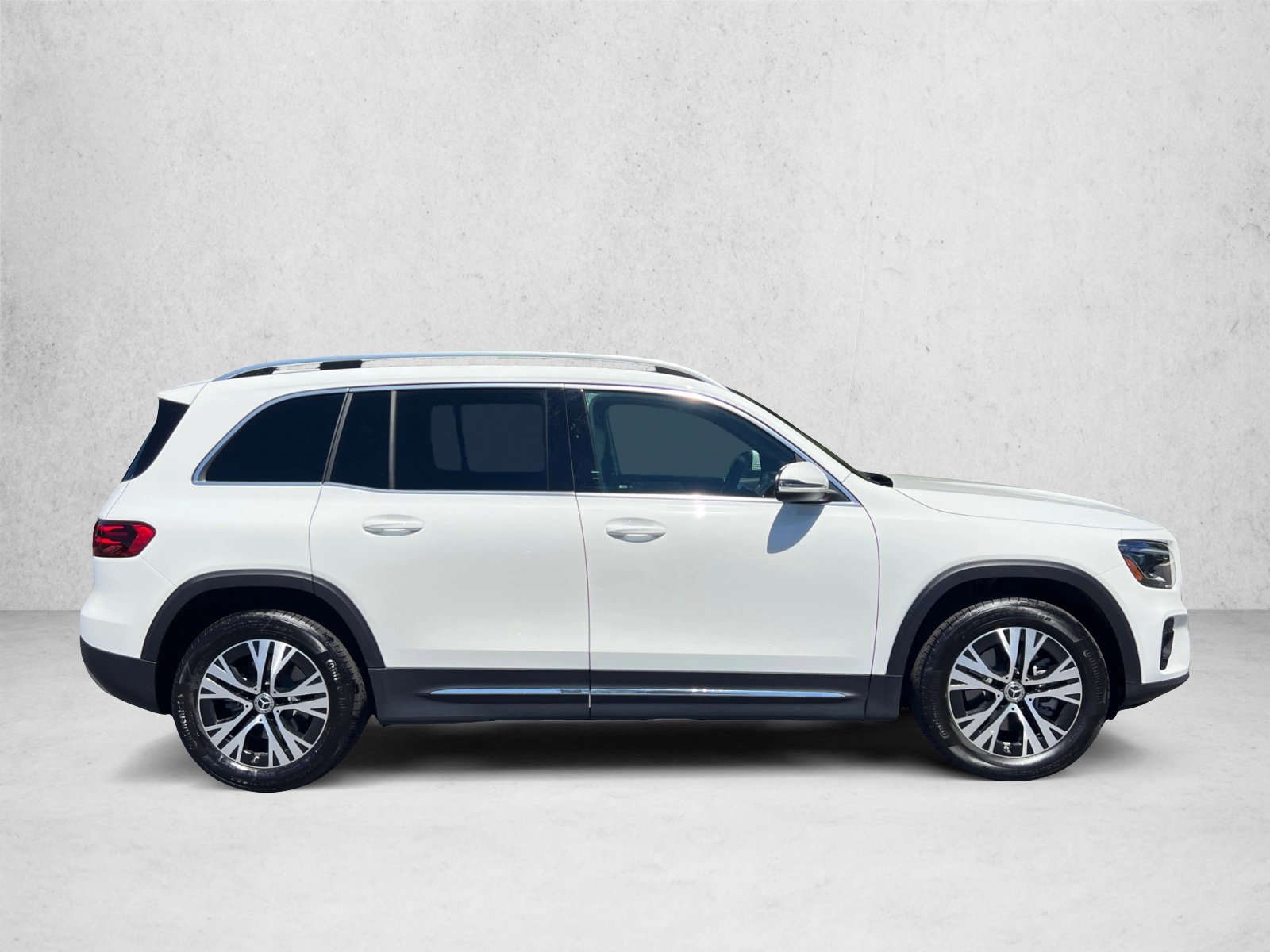 Used 2026 Mercedes-Benz GLB 250 4MATIC image 4