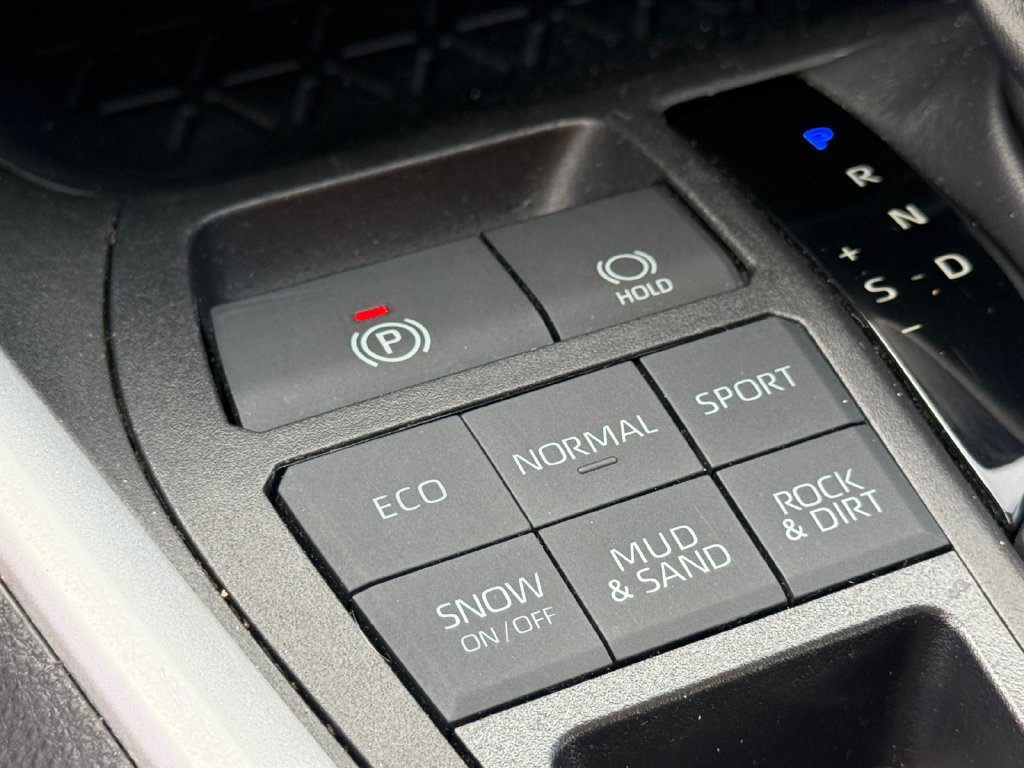 Used 2022 Toyota RAV4 LE AWD/4WD image 30