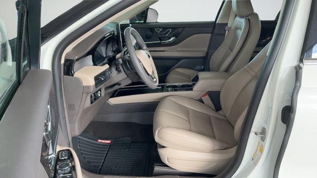 Used 2024 Lincoln Corsair FWD image 19