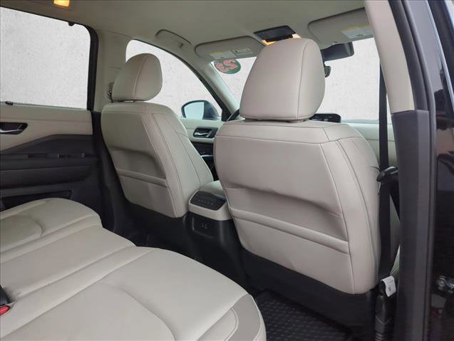 Used 2023 Nissan Pathfinder SL image 20