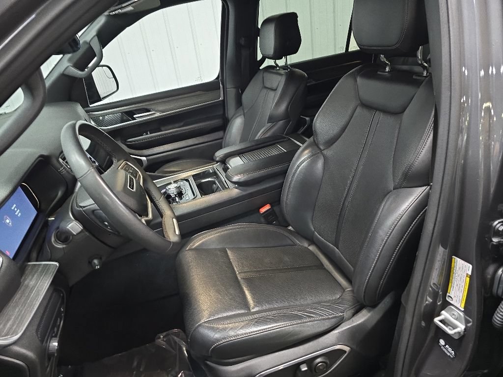 Used 2023 Jeep Wagoneer L Series III w/ Preferred Equipment Group AWD/4WD image 32