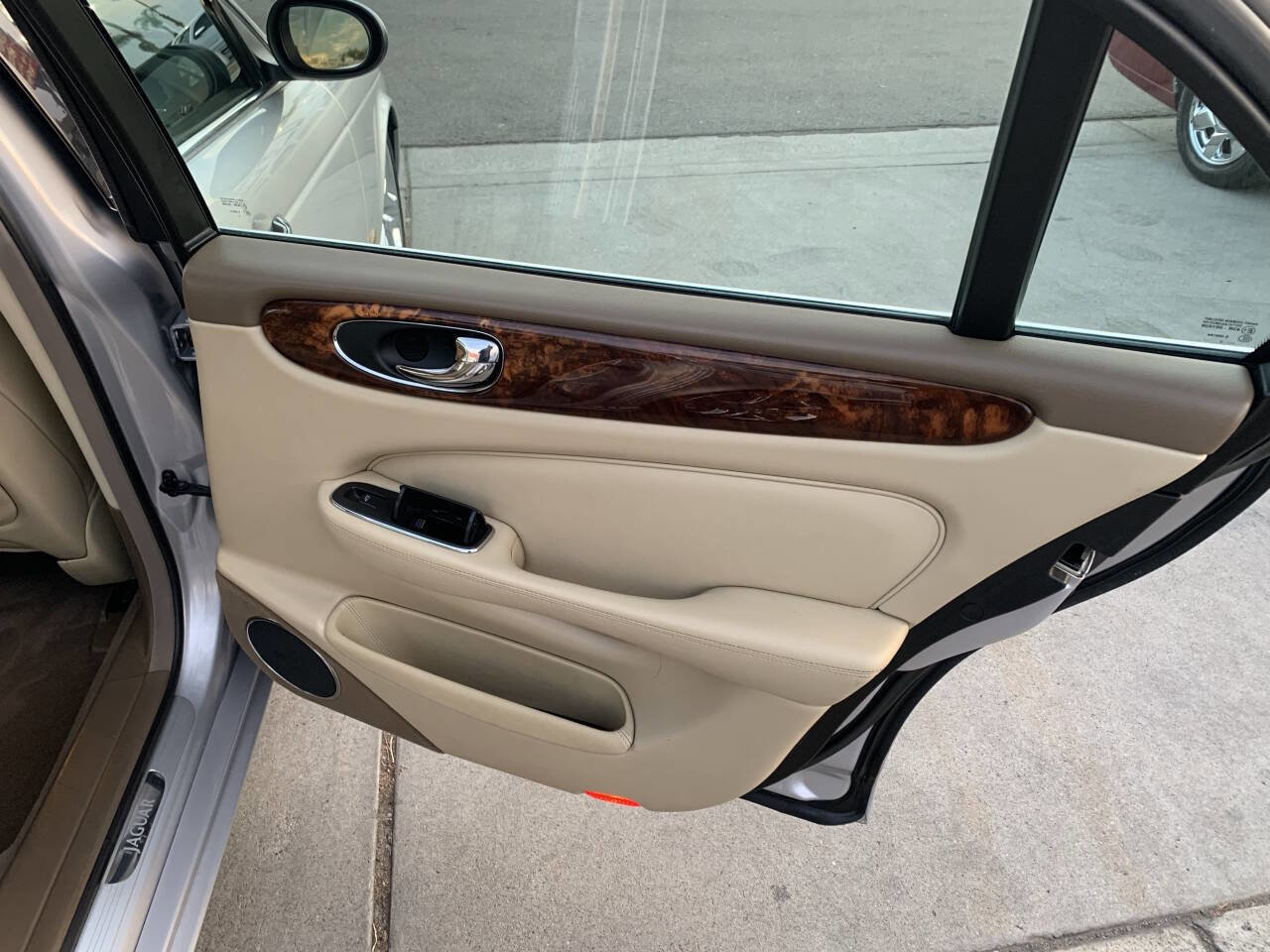 Used 2006 Jaguar XJ8 image 14