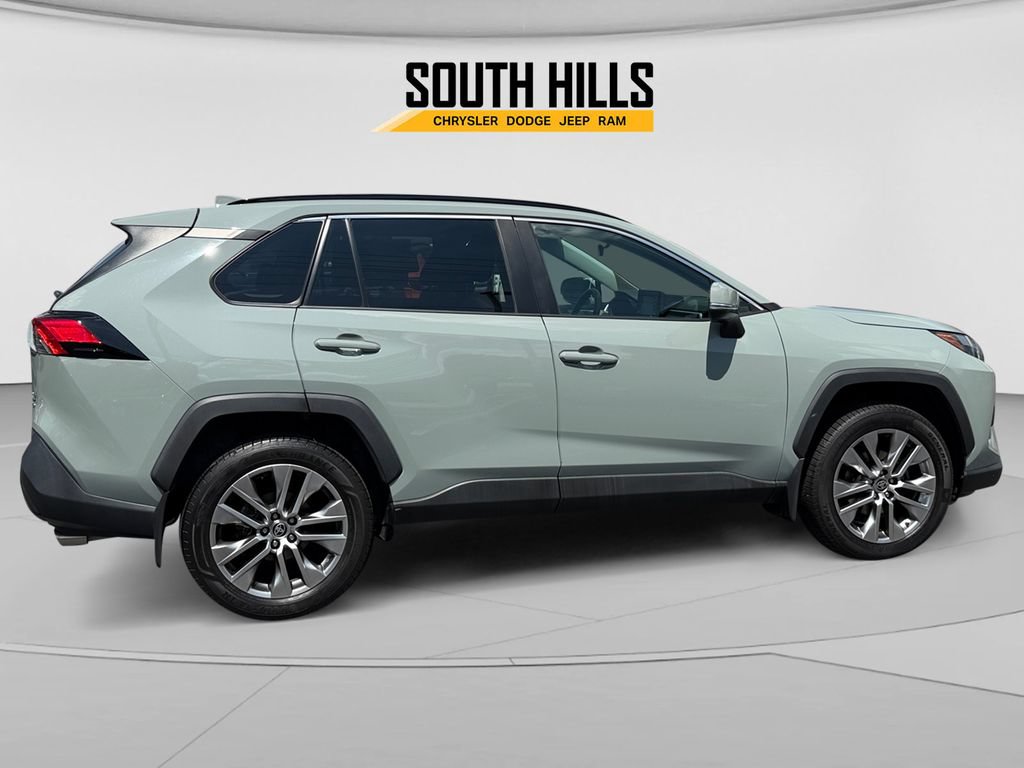 Used 2022 Toyota RAV4 XLE Premium AWD/4WD image 6