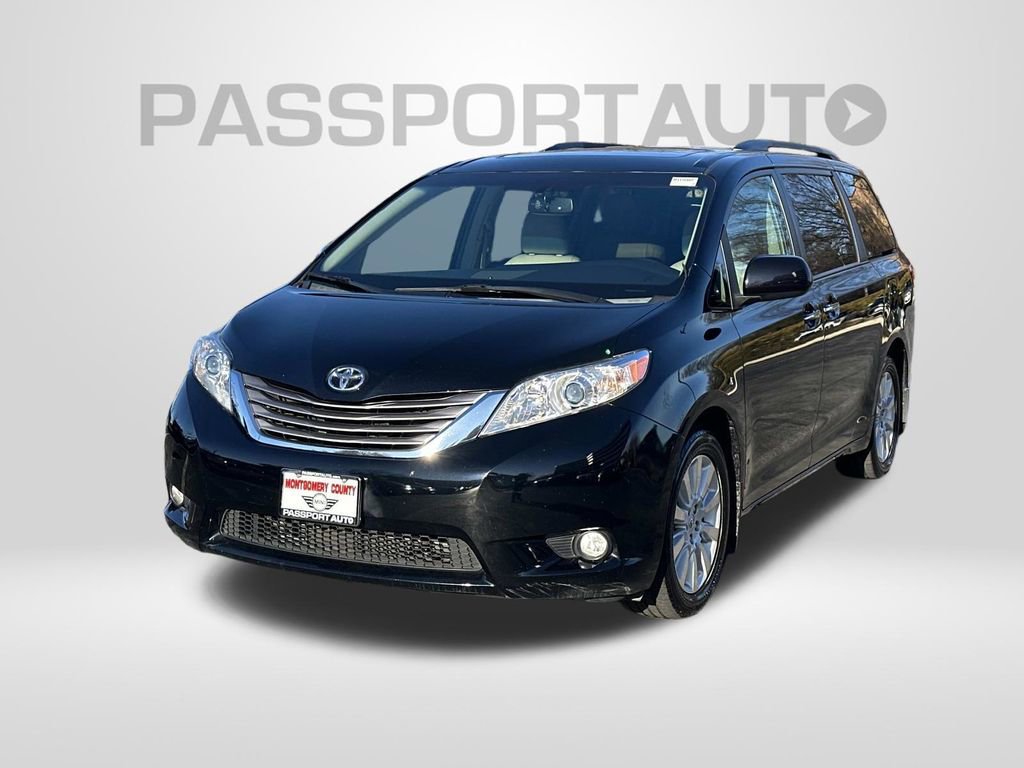 Used 2015 Toyota Sienna Limited image 1