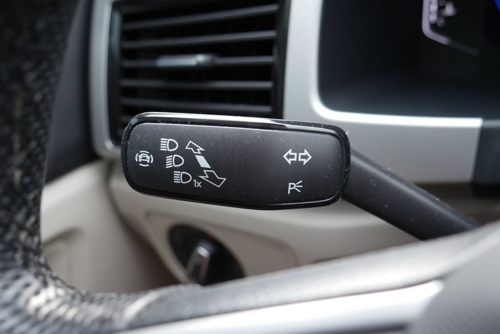 Used 2023 Volkswagen Atlas SEL R-Line AWD/4WD image 16