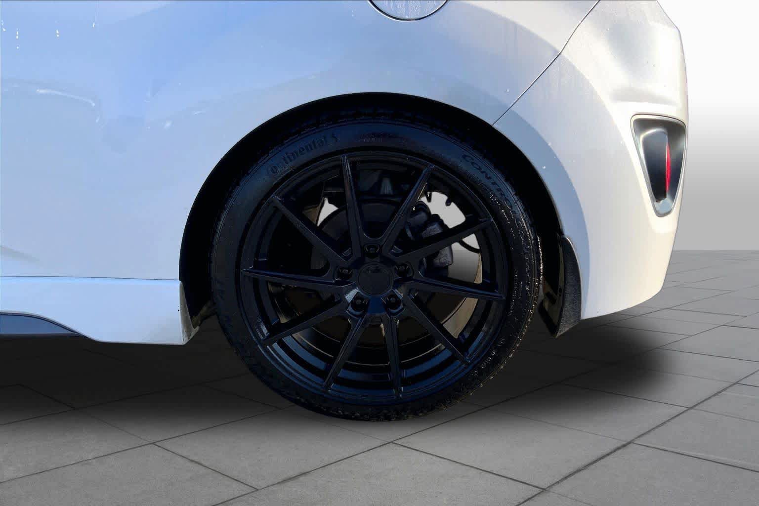 Used 2014 Hyundai Veloster Turbo w/ Turbo Technology Package 04 FWD image 10