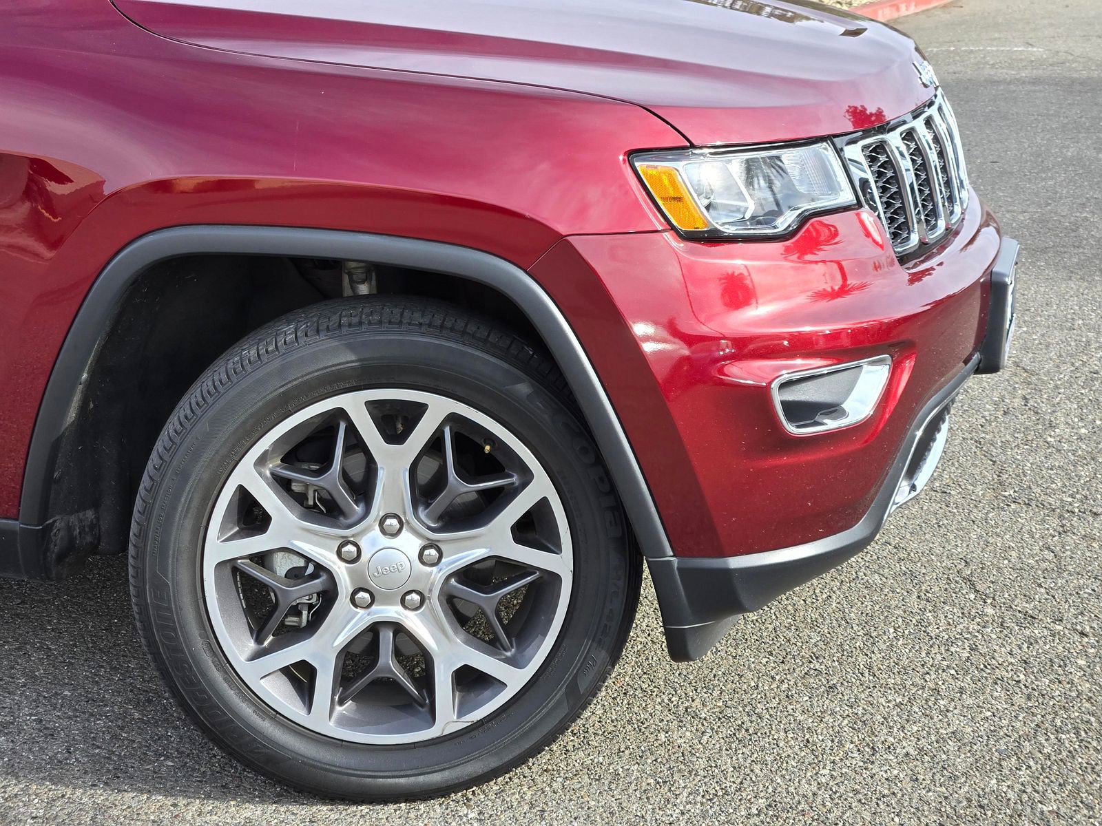 Used 2019 Jeep Grand Cherokee Limited AWD/4WD image 3