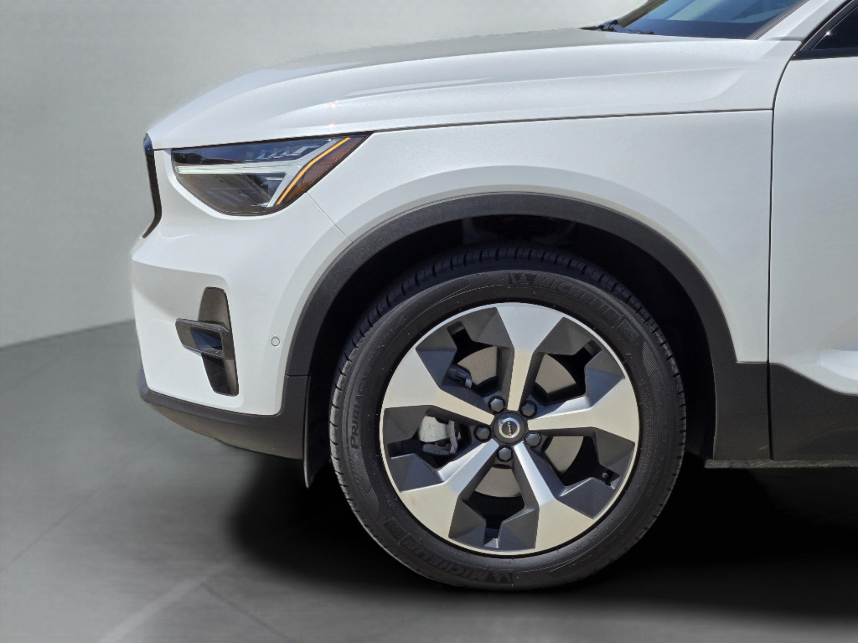 Certified 2026 Volvo XC40 B5 Plus w/ Protection Package Premier AWD/4WD image 33