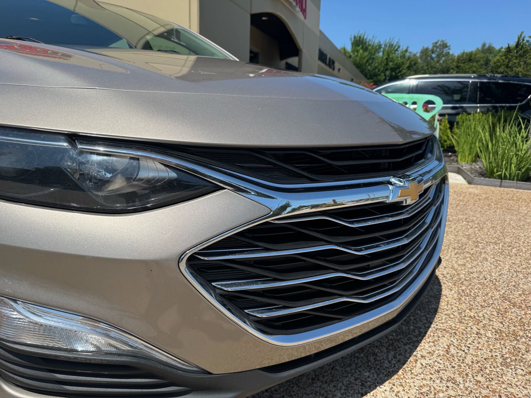 Used 2022 Chevrolet Malibu LS FWD image 2