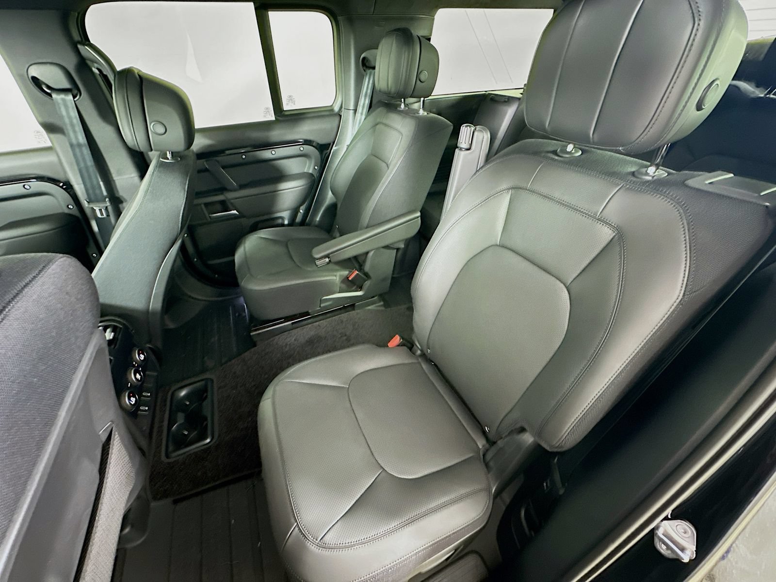 New 2026 Land Rover Defender 130 V8 AWD/4WD image 37