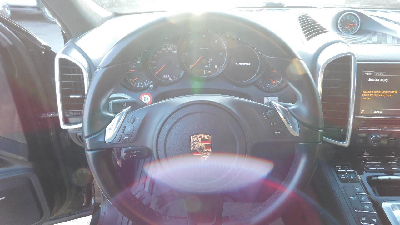 Used 2014 Porsche Cayenne Diesel Platinum Edition image 28