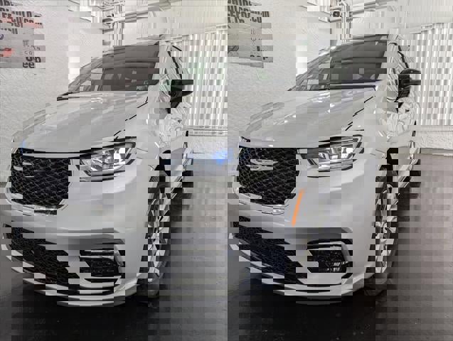 New 2026 Chrysler Pacifica Limited w/ Trailer Tow Group image 32