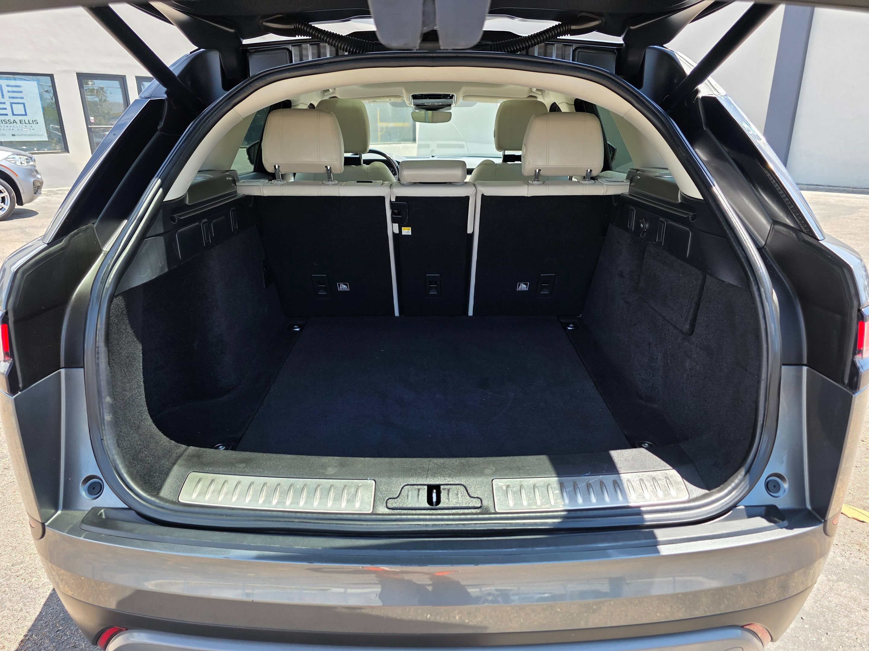 Used 2018 Land Rover Range Rover Velar S AWD/4WD image 10