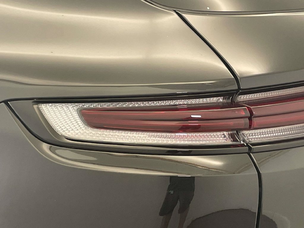 Certified 2025 Porsche Cayenne AWD/4WD image 16