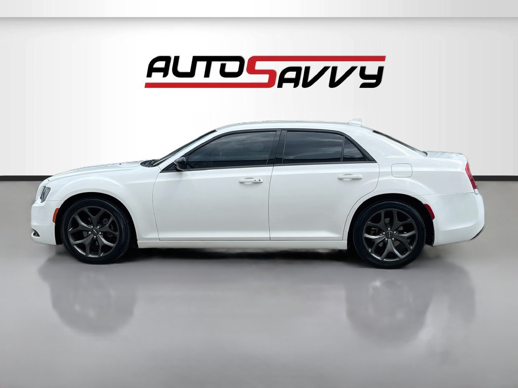 Used 2022 Chrysler 300 Touring w/ Sport Appearance Package RWD image 4