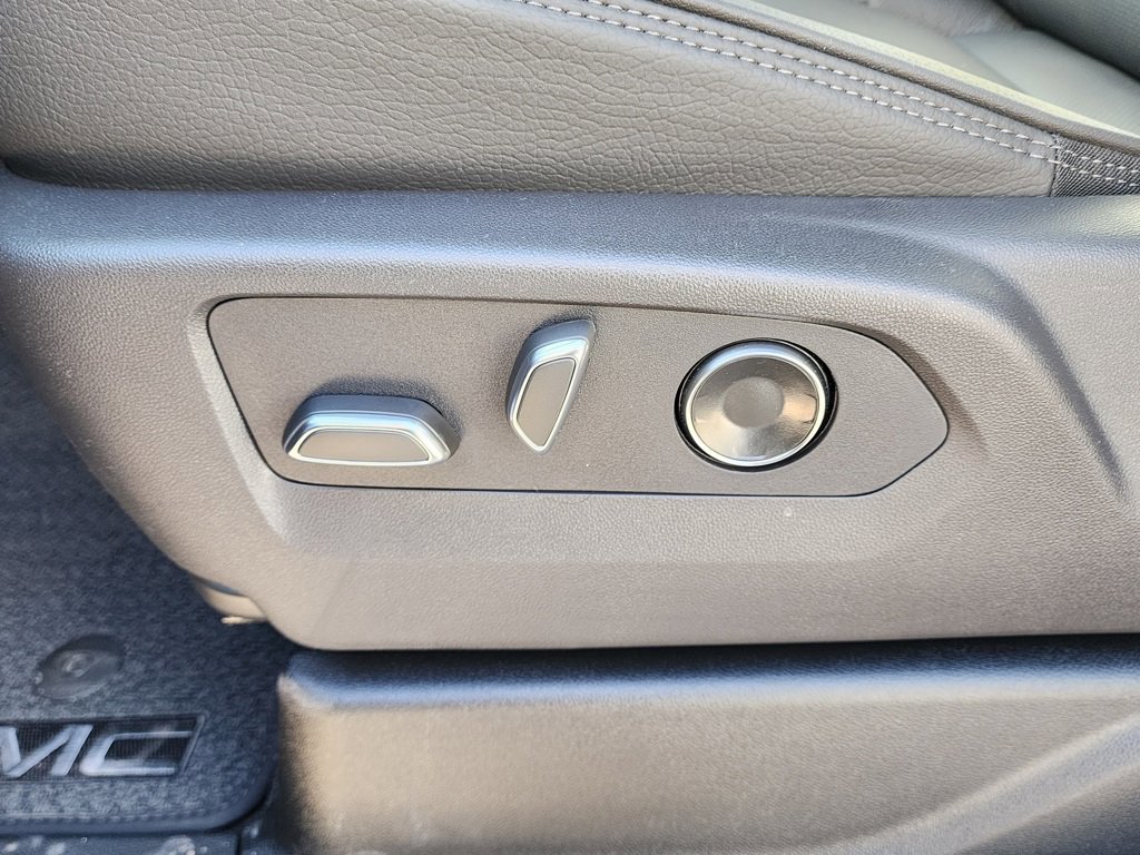 New 2026 GMC Yukon XL Denali w/ Denali Reserve Package image 18