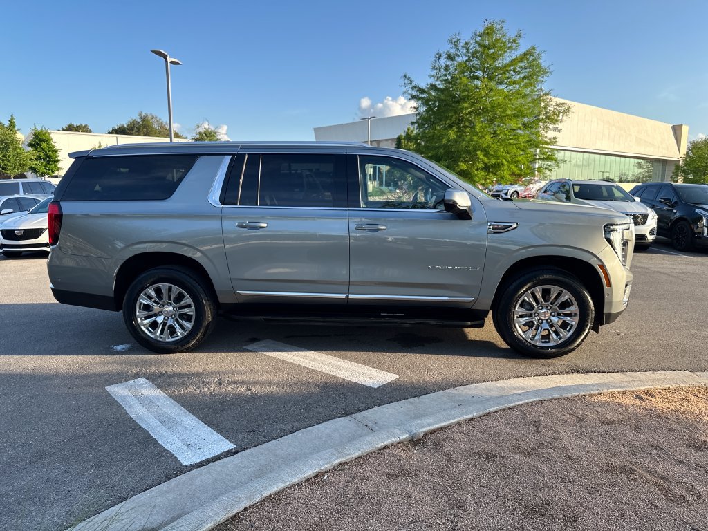 Used 2025 GMC Yukon XL Denali AWD/4WD image 11