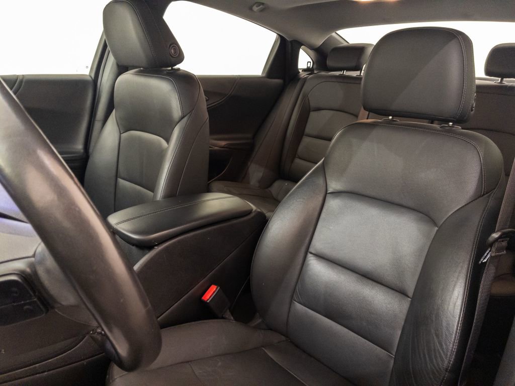 Used 2019 Chevrolet Malibu Hybrid w/ Leather Package image 14