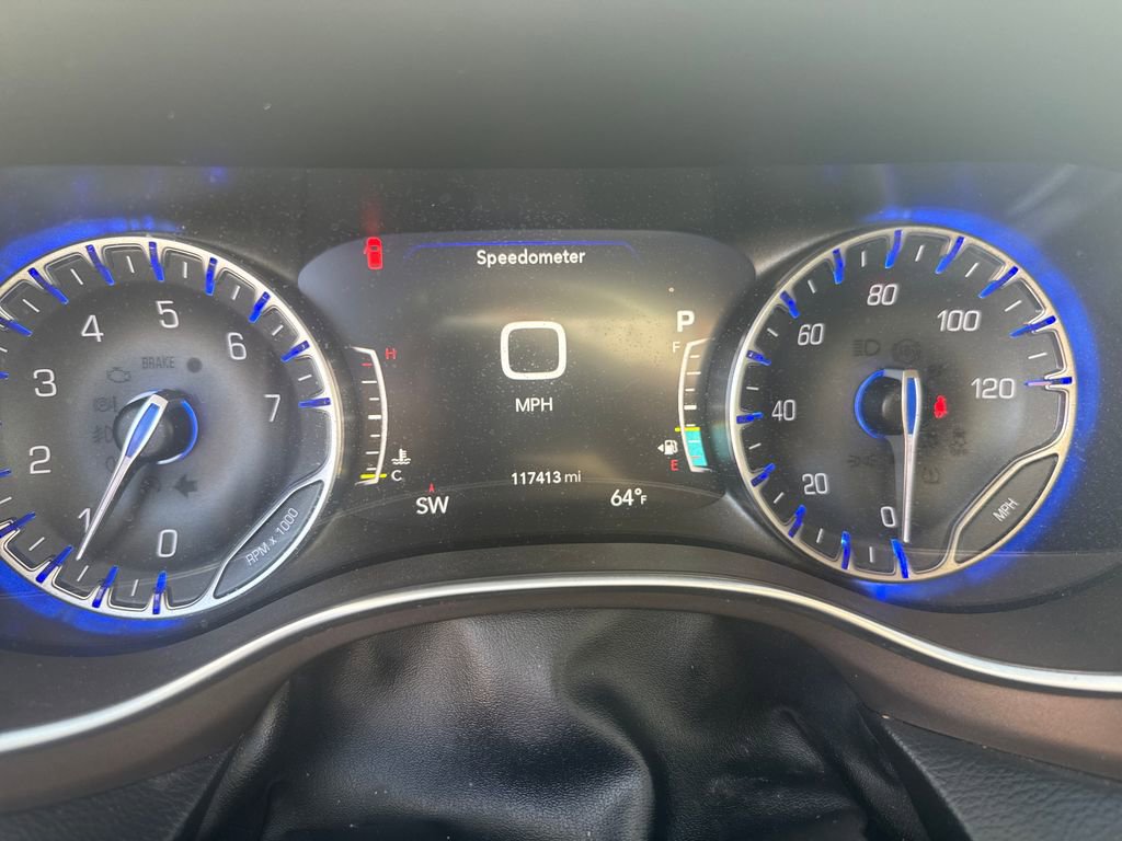 Used 2017 Chrysler Pacifica Touring-L Plus w/ Tire & Wheel Group image 19