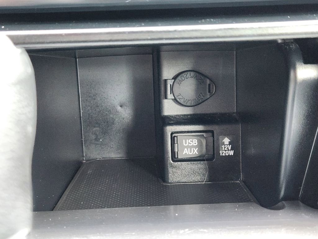 Used 2014 Toyota Camry SE FWD image 11