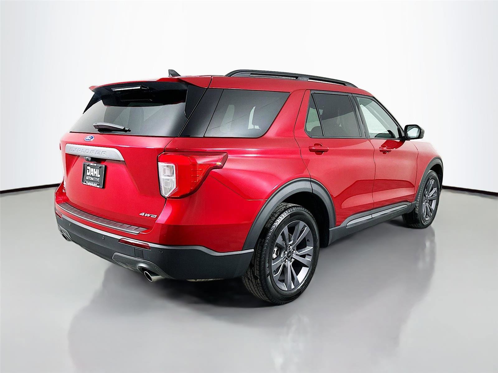 Used 2024 Ford Explorer XLT w/ Equipment Group 202A image 7