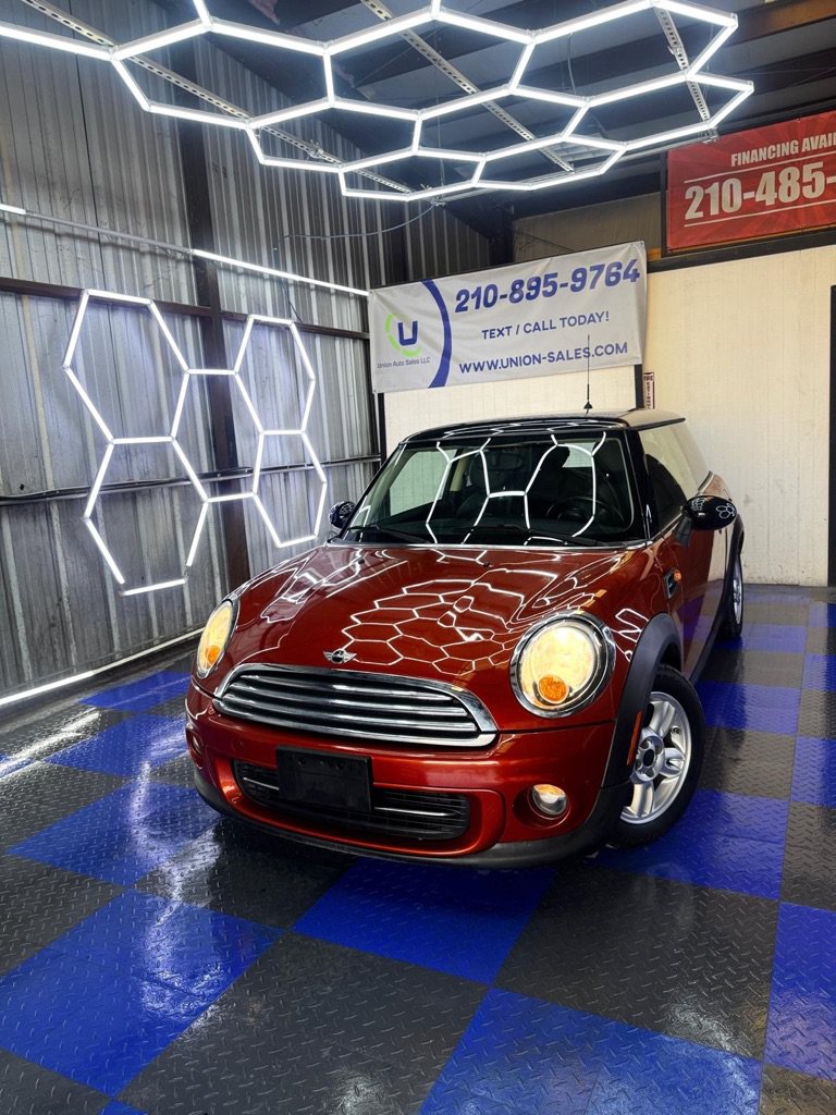 Used 2011 MINI Cooper Hardtop FWD image 3