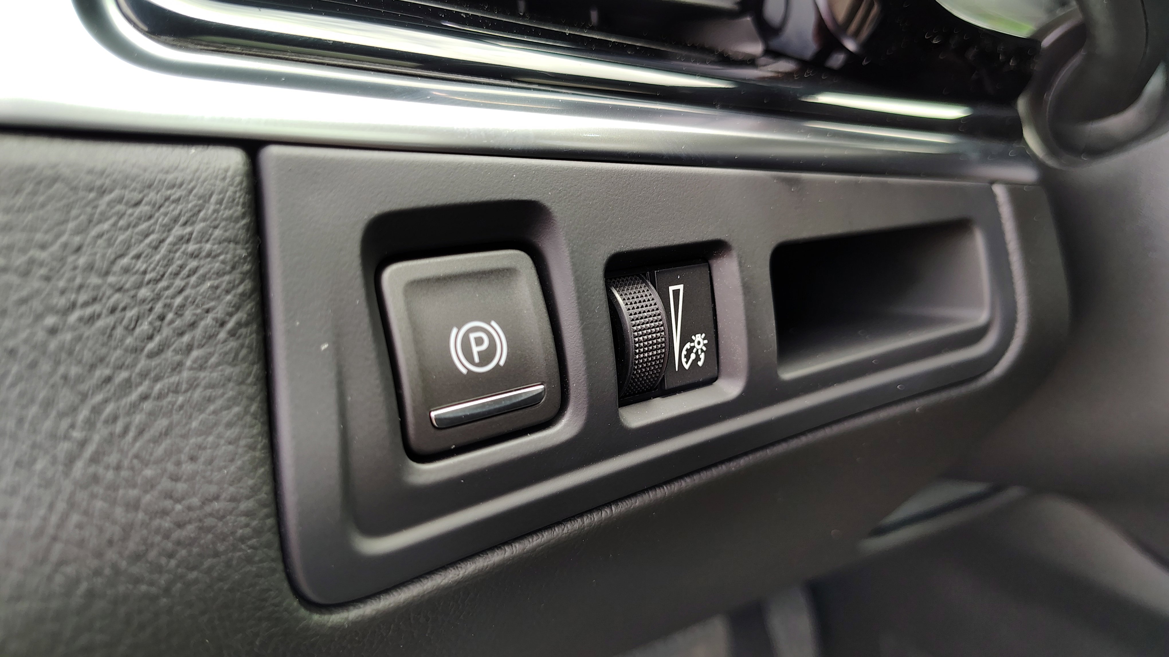 New 2025 Cadillac XT6 Luxury image 16