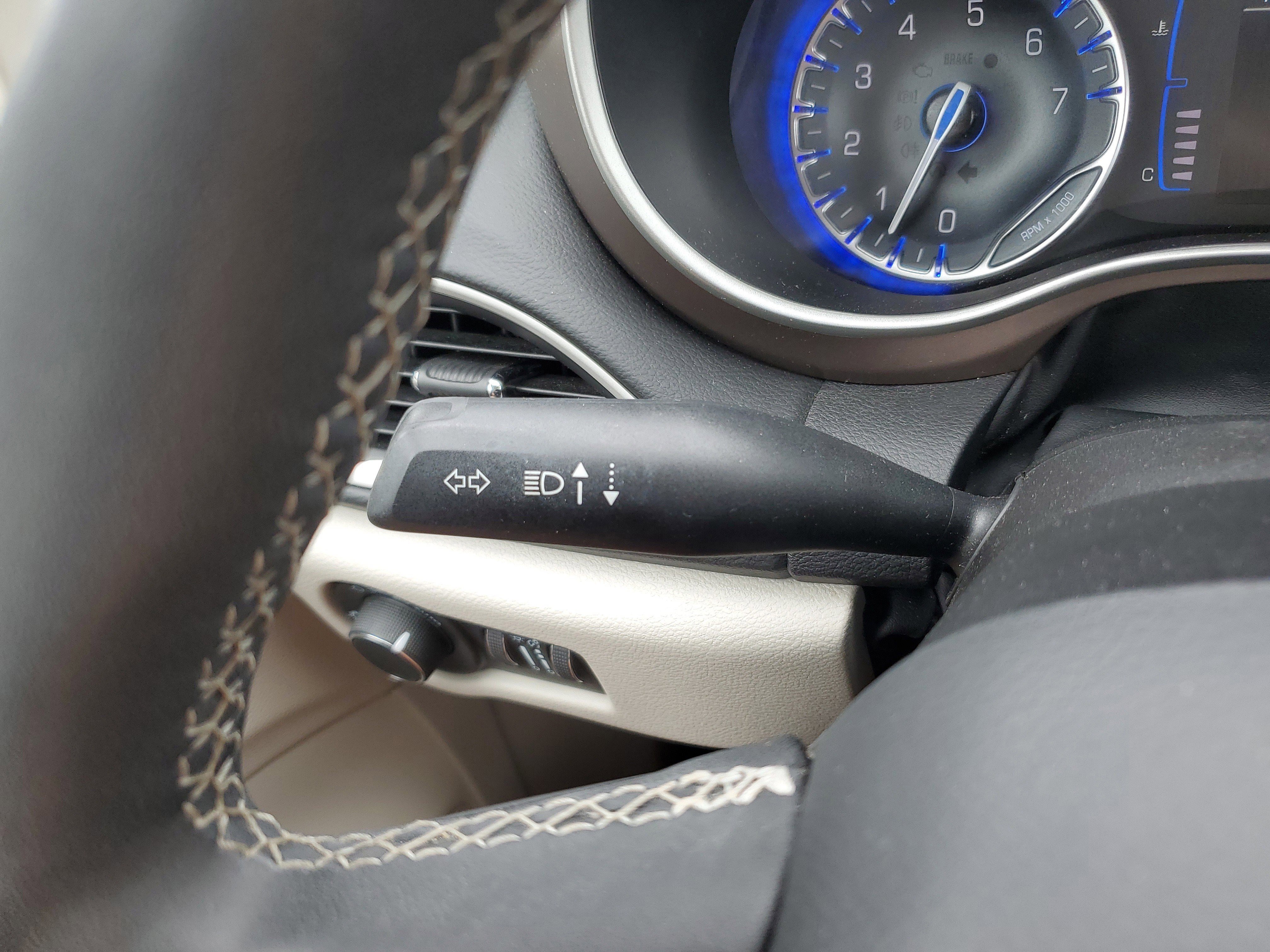 Used 2023 Chrysler Voyager LX image 24