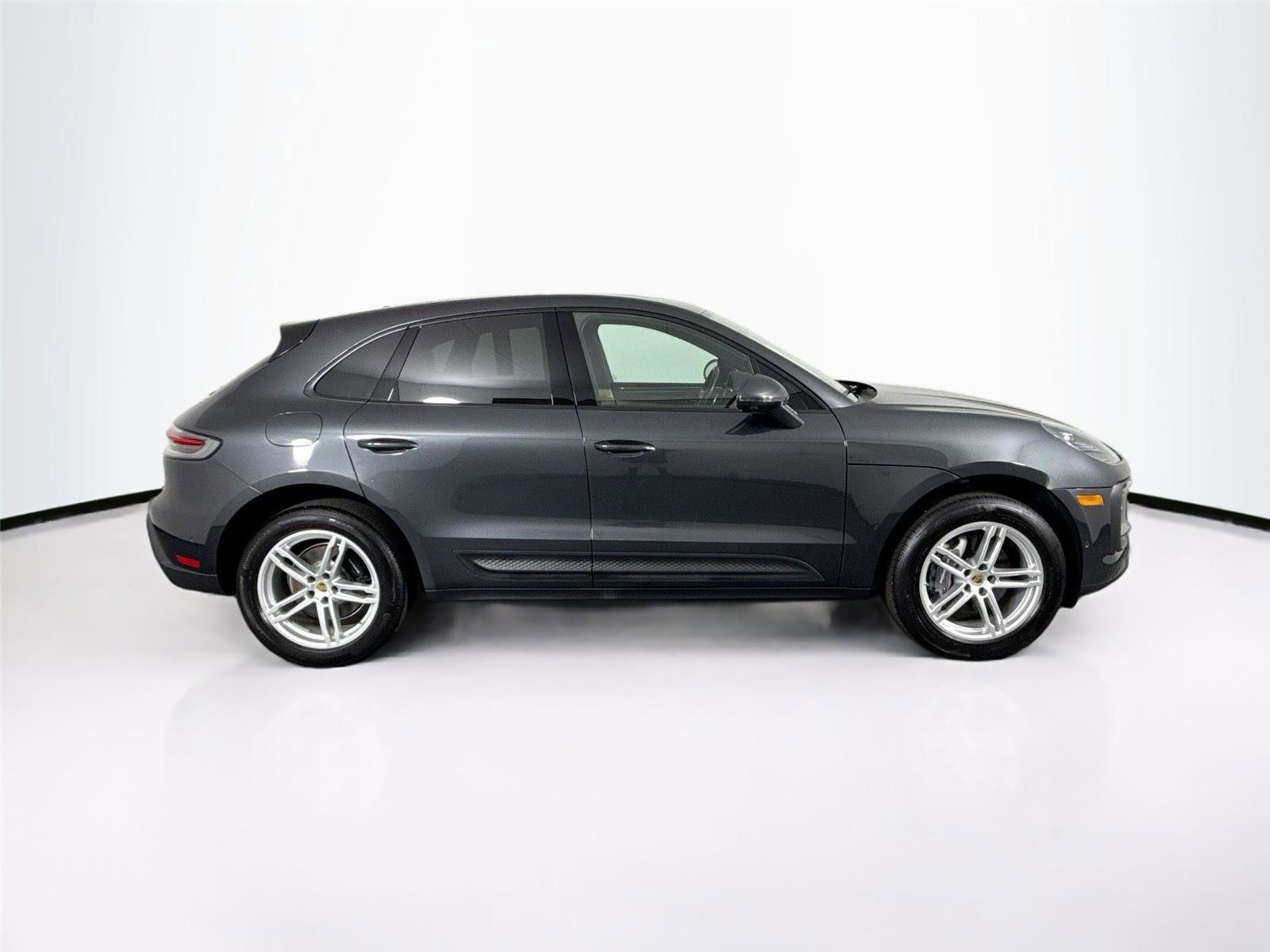 Used 2024 Porsche Macan T w/ Premium Plus Package image 11