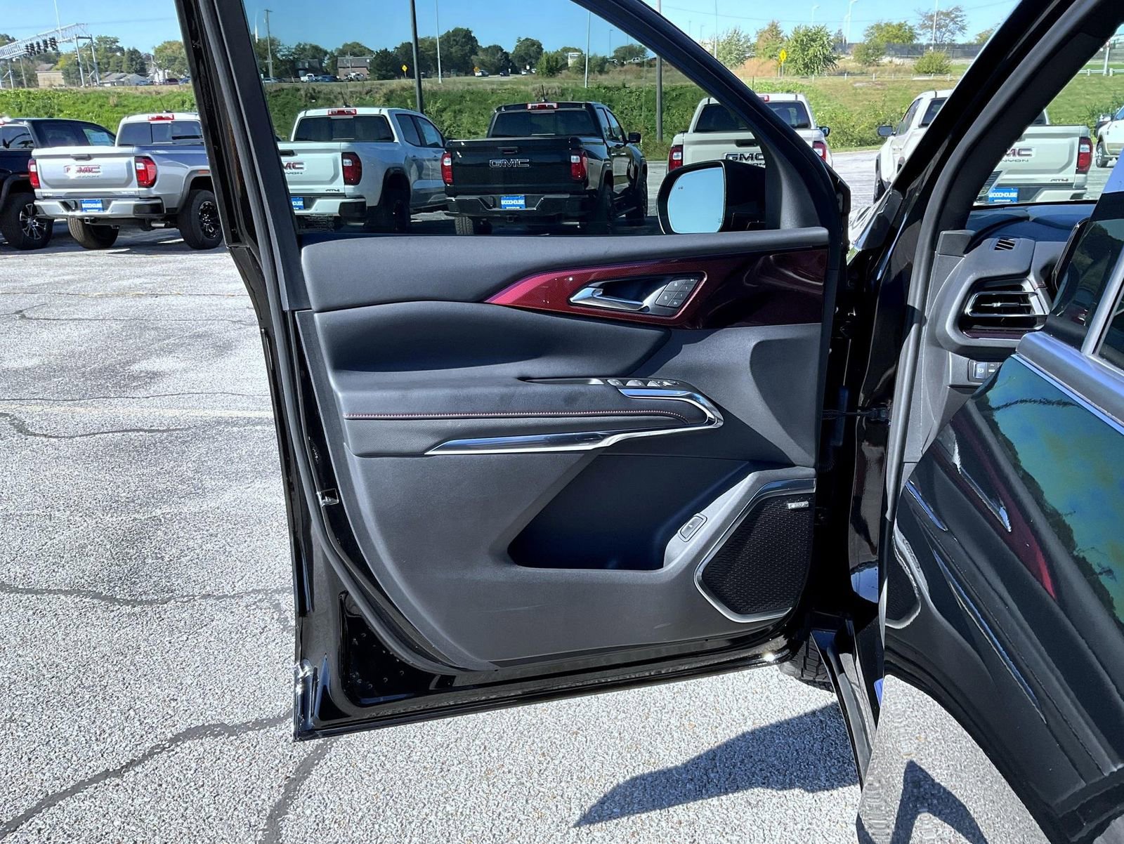 Certified 2024 Chevrolet Traverse RS w/ LPO, Floor Liner Package image 9