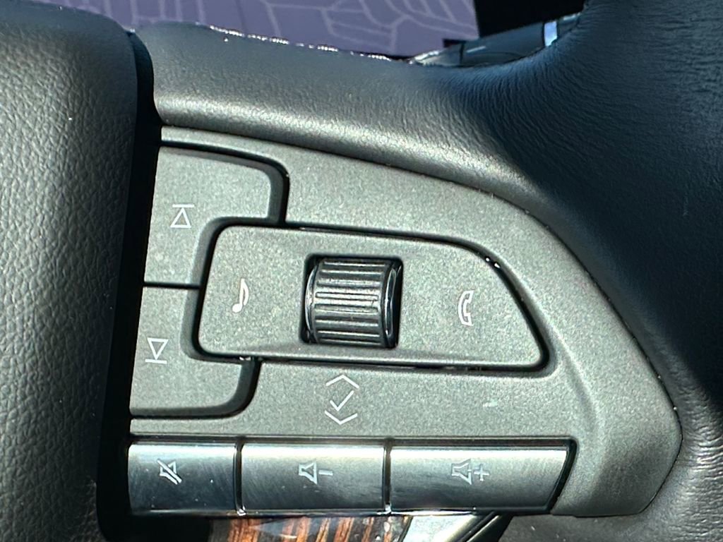 Used 2023 Cadillac Escalade Premium Luxury image 23