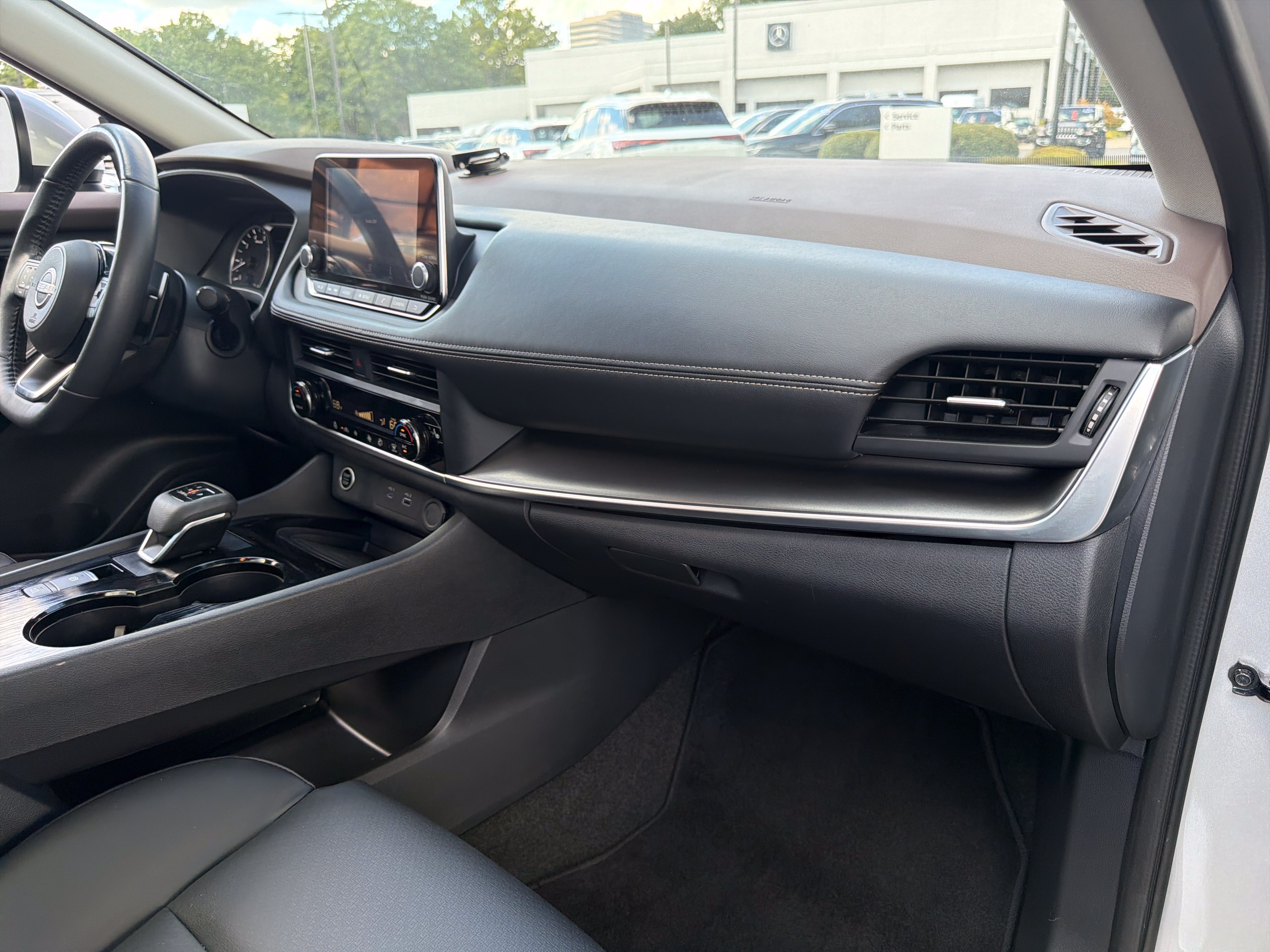 Used 2023 Nissan Rogue SV w/ SV Premium B Package FWD image 38