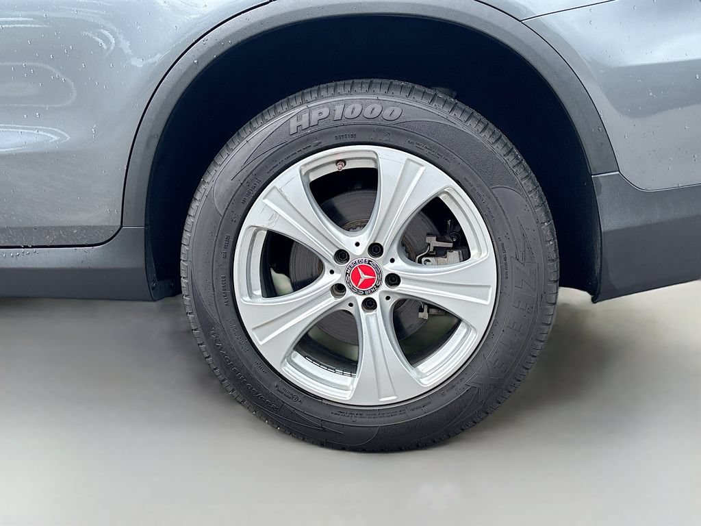 Used 2018 Mercedes-Benz GLC 300 4MATIC w/ Premium Package image 12