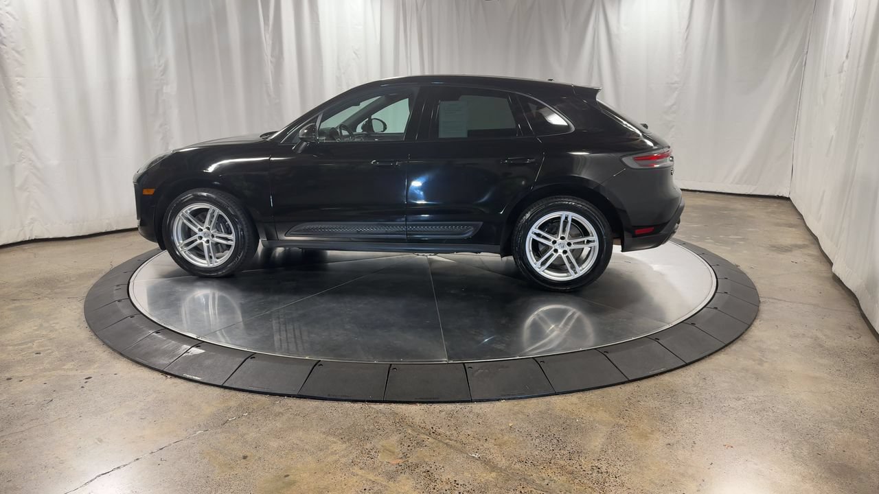 Used 2024 Porsche Macan AWD/4WD image 11