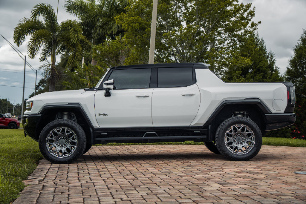Used 2025 GMC Hummer EV 3X w/ Battery Pack, 24 Module Pack AWD/4WD image 2
