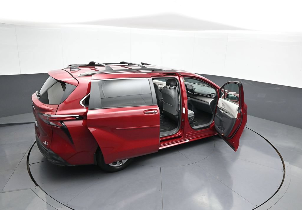 Certified 2022 Toyota Sienna XLE AWD/4WD image 47