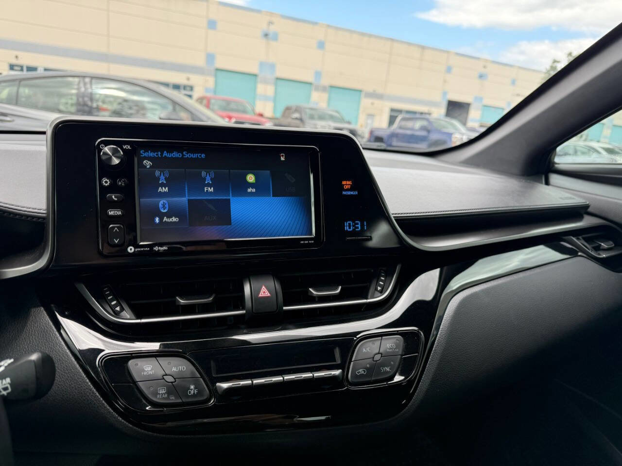 Used 2018 Toyota C-HR XLE image 36