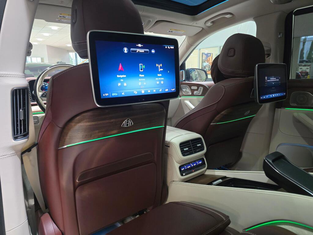 Used 2025 Mercedes-Benz Maybach GLS 600 4MATIC image 41